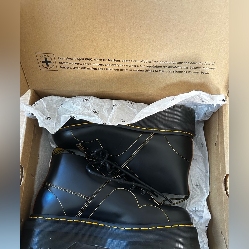 Dr. Martens Platform Boot✨